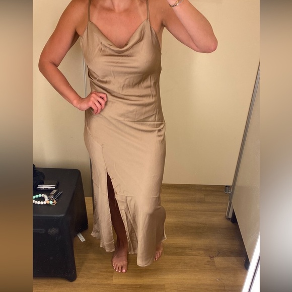 Gold dress - Picture 2 of 3